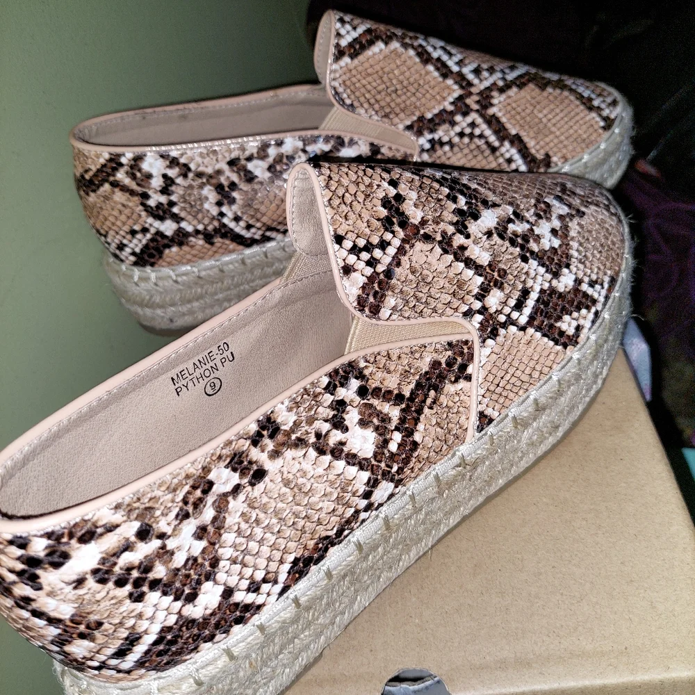 Shoes - Picture 3 of 4